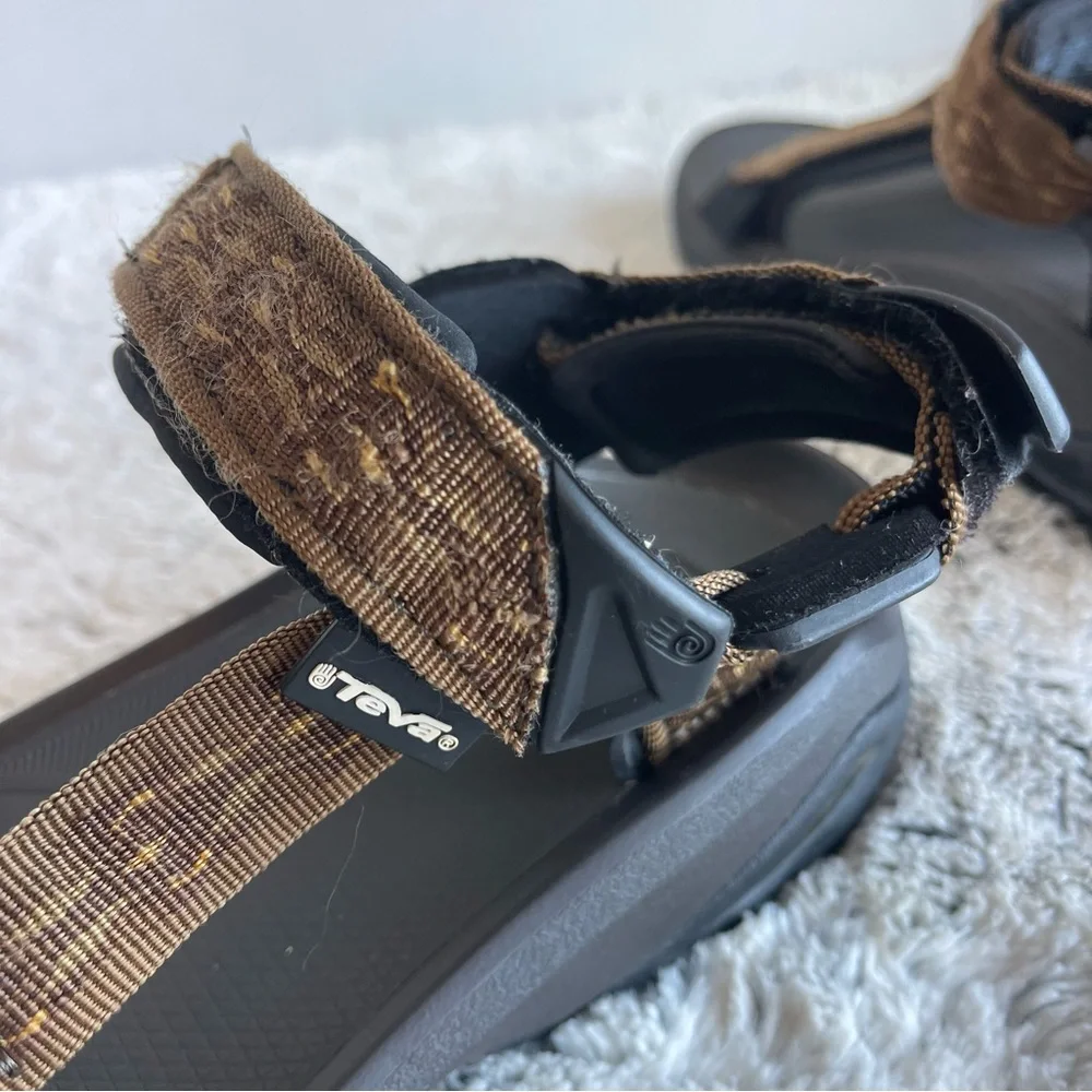 Teva HURRICANE XLT2 Men Size 8 Brown and black color .